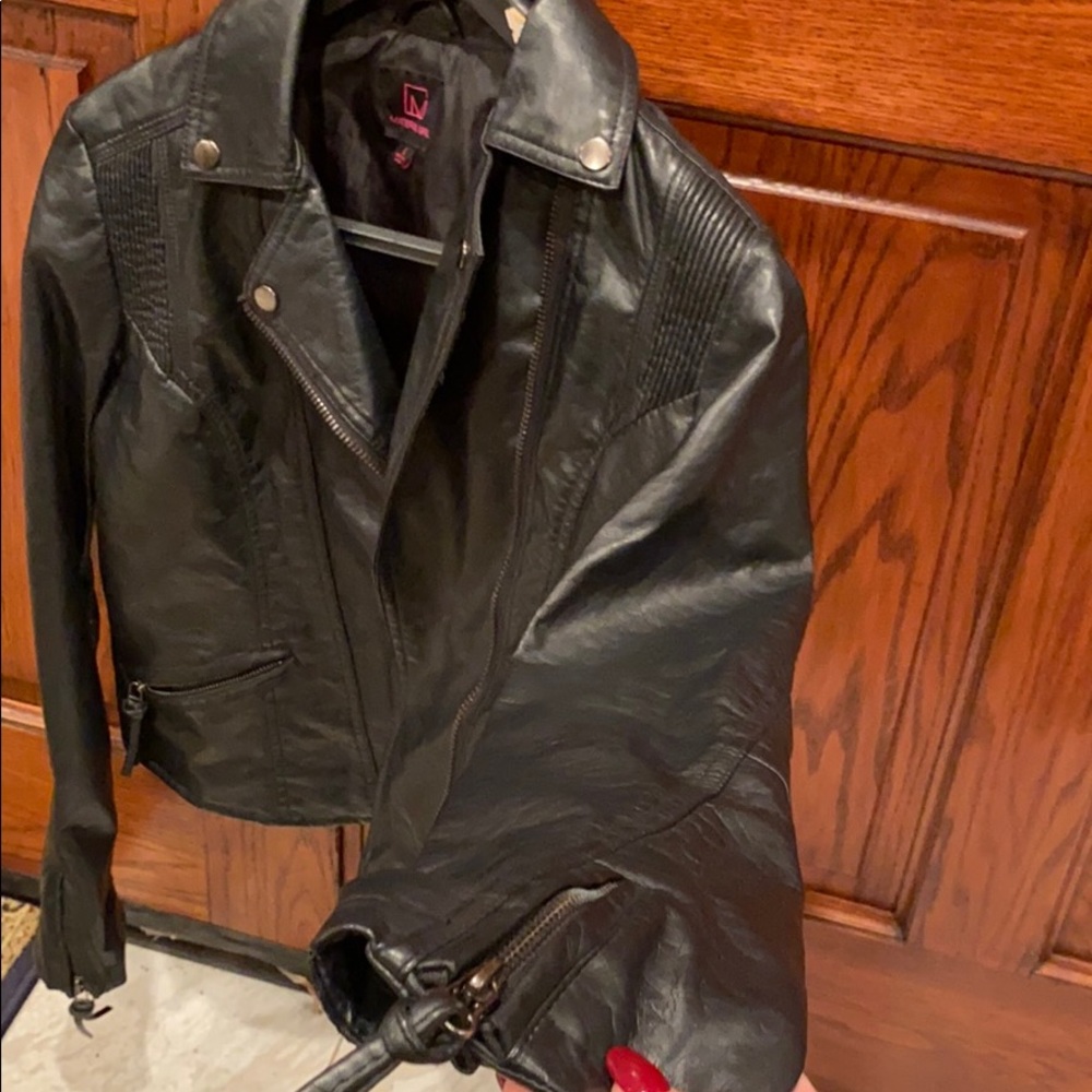 Leather Jacket! - Picture 2 of 6